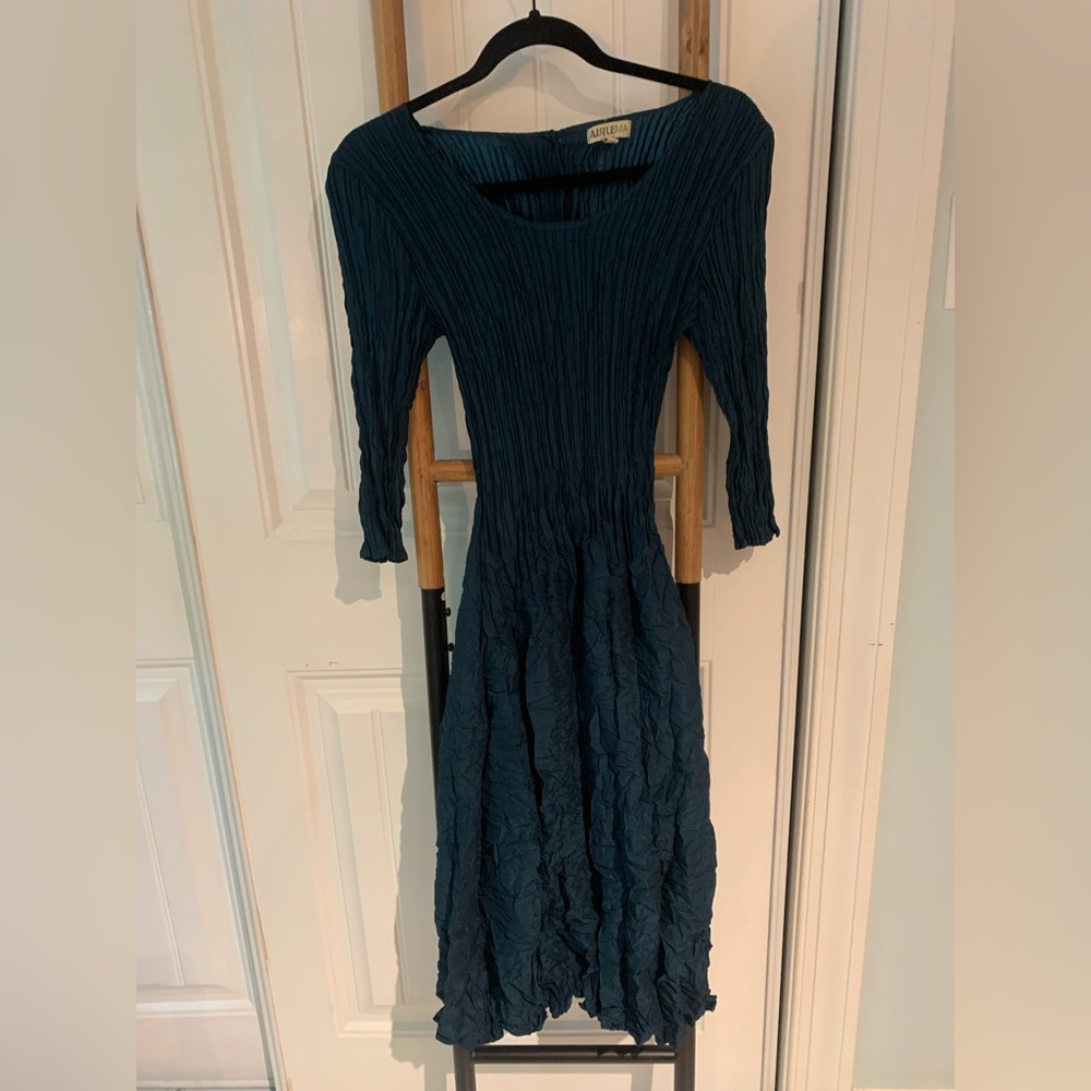 Beautiful Alquema  rouched emerald green crinkle dress.